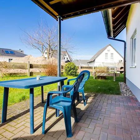 In With Terrace, Garden, Deckchairs Apartment *